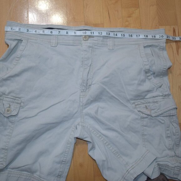 ST. JOHN'S BAY Men's Sz 40 COMFORT ! STRETCH WAIST Cargo Shorts - EXCELLENT - Picture 5 of 6